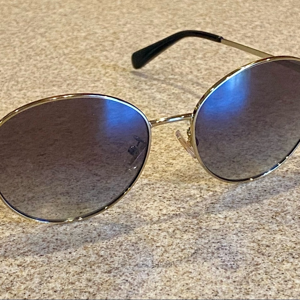 Coach sunglasses. Almost new .